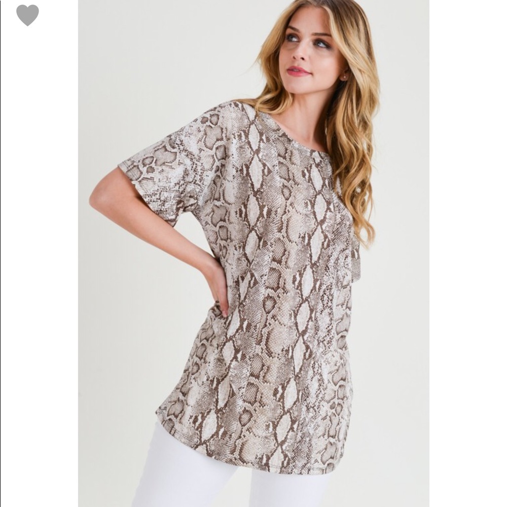 *NeW* Boutique snakeskin top